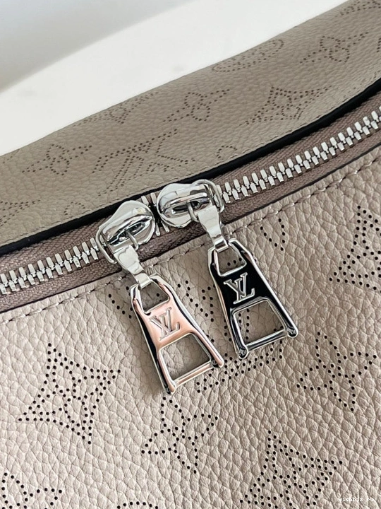 WIS WHY KNOT LOUIS VUITTON 1211